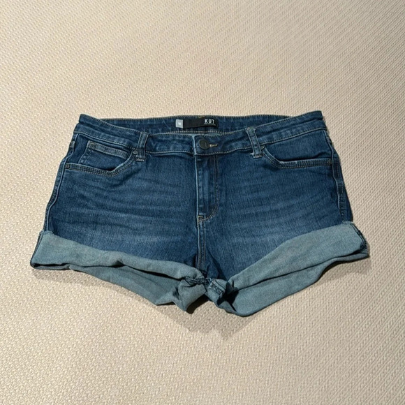 KUT from the Kloth Gidget Fray Shorts - Picture 1 of 12